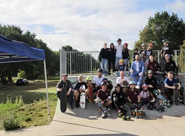 Etwa 25 Mitglieder waren zur Übergabe des Pavillons gekommen | Foto: Commitrix Endless Skating e. V