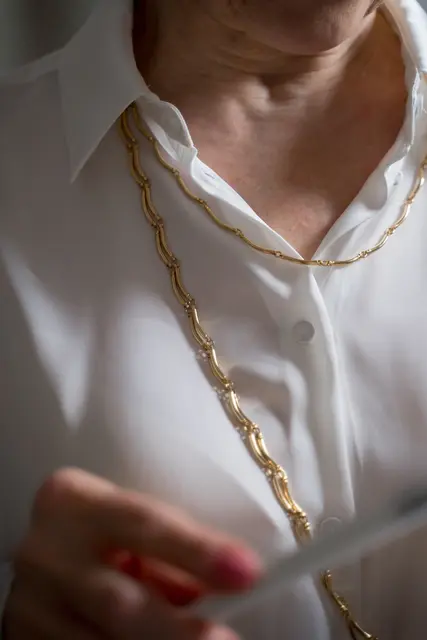 Der Seniorin wurde eine Goldkette von der Trickdiebin gestohlen | Foto: Ron Lach