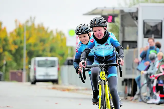 Der Nachwuchs legt sich kräftig in die Pedalen ... | Foto: BW Buchholz