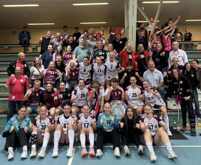 Freude nach dem Auswärtssieg in Rostock | Foto: HL Buchholz 08-Rosengarten