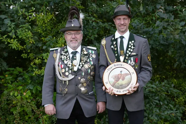 Vizekönig Kai Wagner (re.) freut sich mit Adjutant Wolfgang Detgen | Foto: SK Ohlendorf