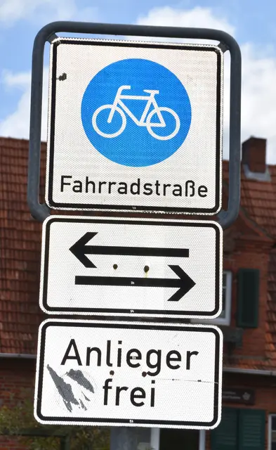 Fahrradstraße "Am Radeland" - das bedeutet, verstärkt Rücksicht zu nehmen | Foto: Axel-Holger Haase