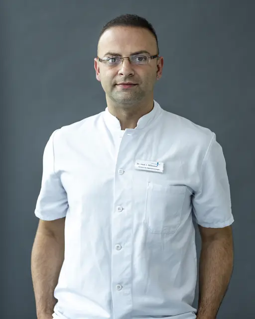 und Dr. Ivica Milosevic (rechts), informieren am 17. September 2026 in Winsen über Brüche in der Leiste und Bauchwand | Foto: Krankenhäuser Buchholz-Winsen