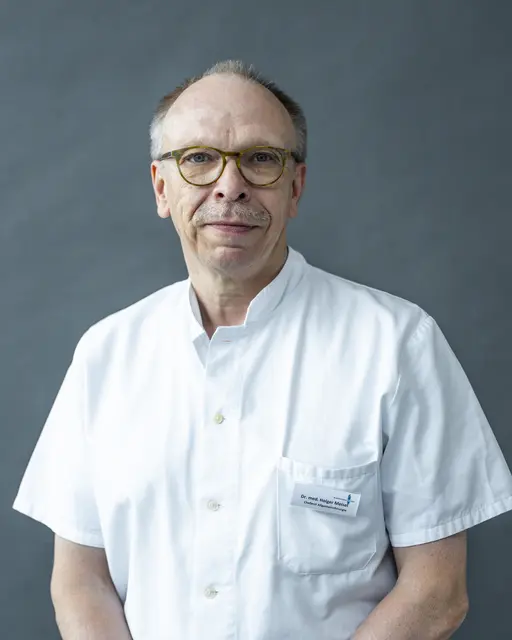 Die Hernienexperten, Chefarzt Dr. Holger Meisel (links)  | Foto: Krankenhäuser Buchholz-Winsen