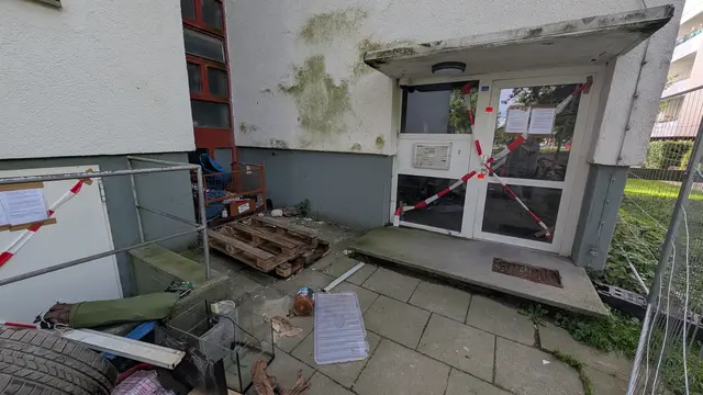 Das Haus darf nicht mehr betreten werden. Der Eingang ist amtlich versiegelt | Foto: jd