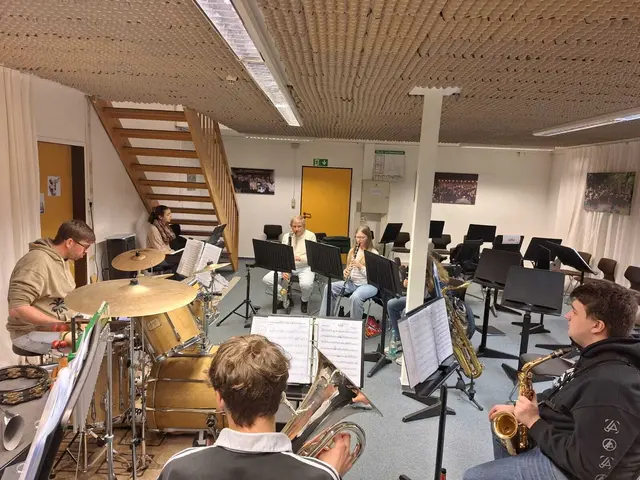 Zuhause im Probenraum am Alten Postweg 41: Seit 2018 probt das Orchester im ehemaligen Technologiezentrum – für Noten und Instrumente wird nun ein neuer Lagerplatz gesucht | Foto: Stadtorchester Buxtehude
