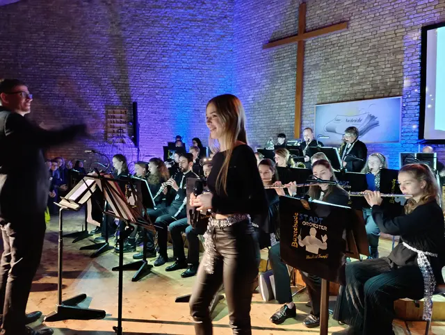 Erstes Konzert am neuen Pult: Sebastian Wiesener dirigiert das Mitsingkonzert in St. Paulus im Dezember 2025 – dort, wo am 26. September das Jubiläum gefeiert wird. | Foto: Stadtorchester Buxtehude