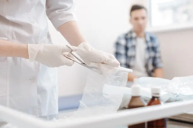 Infektionen oder Verletzungen können eine gefährliche Sepsis zur Folge haben | Foto: AdobeStock / Viacheslav Yakobchuk