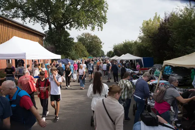 Der Brümmelkamp in Ludhorf verwandelt sich in einen großen Flohmarkt | Foto: ks