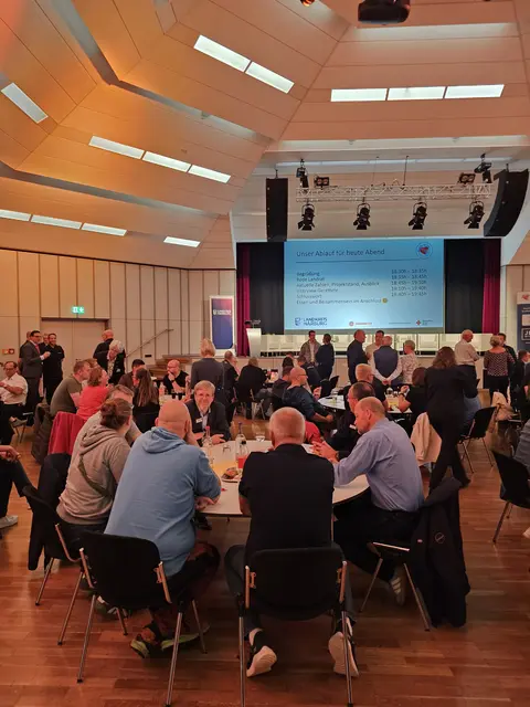 Dankeschön-Abend für die Mobilen Retter im Landkreis Harburg im gut gefüllten Großen Saal der Burg Seevetal.  | Foto: Landkreis Harburg