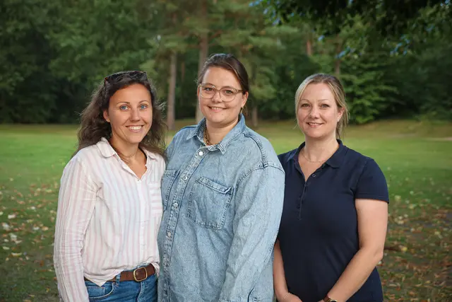 Der Verein "Luhdorf erLeben", an der Spitze mit der ersten Vorsitzenden Désirée Denker (Mitte), der zweiten Vorsitzenden Yvonne Groth  (links) sowie Schriftführererin Sonja Masuch, organsiert das Fest. Es fehlt Kassenwartin Anne Ottink   | Foto: ks