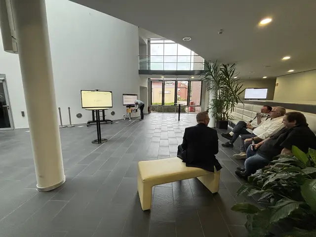 Noch ist es ruhig im Foyer des Stadthauses in Buxtehude