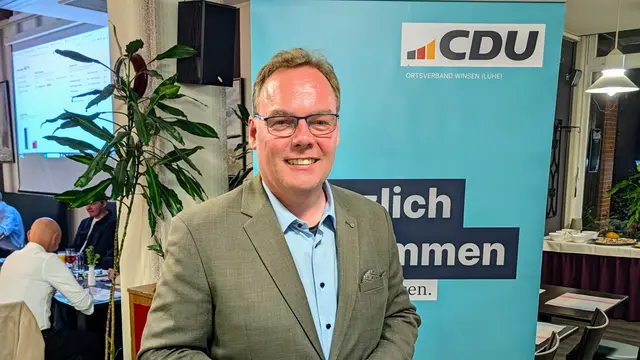 Wahlsieger André Wiese auf der Wahlparty in der Brasserie am Schlossplatz | Foto: Jan Filter