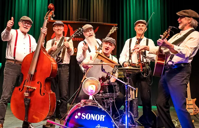 Die Musiker der Country-Skiffle-Band „Appeltown Washboard Worms“ sind gern gesehen und gehört in Salzhausen | Foto: Appeltown Washboard Worms