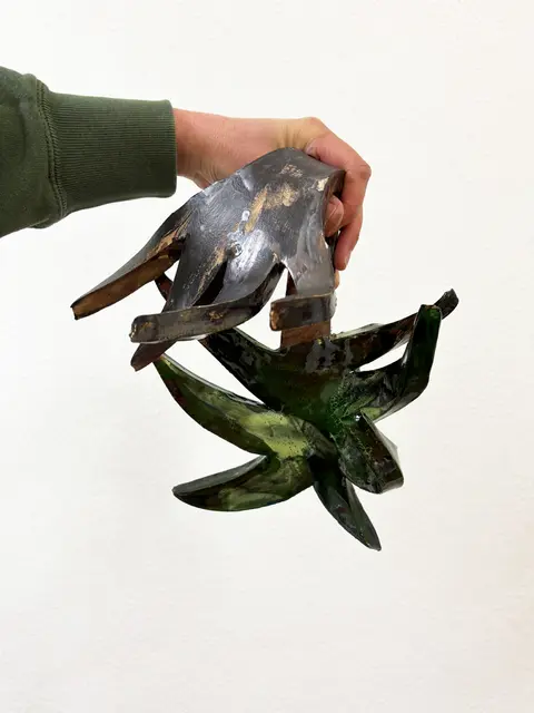 Hängende Palme, Detail, Studioansicht, Glasierte Keramik | Foto: Hannah Gieseler