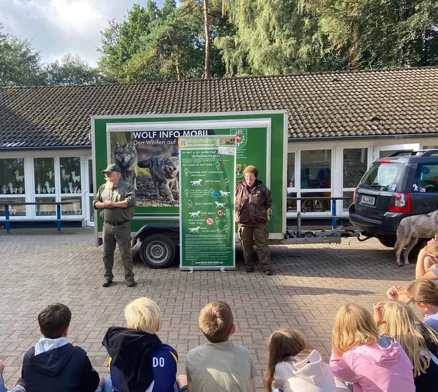 Für die Fünftklässler war dies ein spannender Schultag mit Themen rund um den Wolf | Foto: Sievers