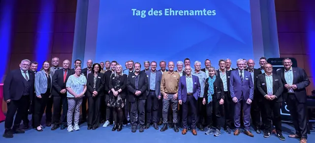 Die Prüferinnen und Prüfer wurden geehrt | Foto: Handwerkskammer Braunschweig-Lüneburg-Stade