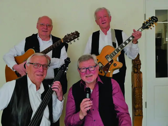 Die „Elderly Brothers“ - Helmut Ahrends am Bass, Rüdiger Ulrich und Dietrich Uecker an der Gitarre und Gesang sowie Achim Havemann Gesang  | Foto: Museum im Marstall