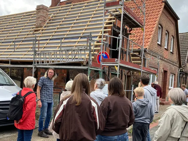 Tassilo Turner bei einer Führung in der Luhestraße am Tag des offenen Denkmals 2026 | Foto: Museum im Marstall
