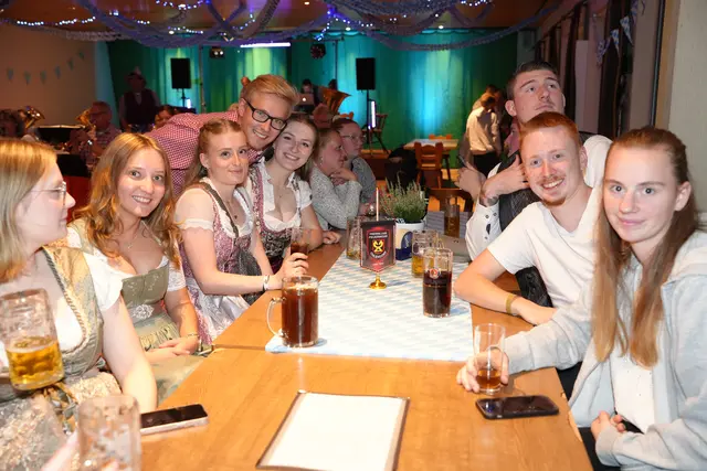 Spaß in zünftiger Tracht: Das Oktoberfest hat auch in Ohlendorf schon Tradition | Foto: Carsten Voss