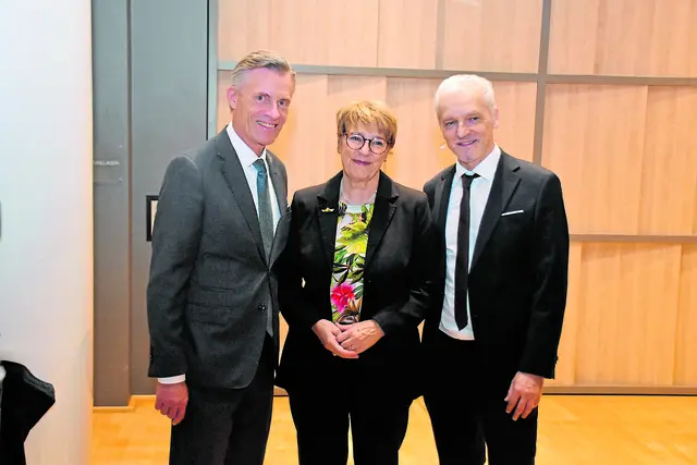 Waren über den Jubiläumsabend erfreut (v. li.): Buchholz' Bürgermeister Jan-Hendrik Röhse, Dorothee Starke (Präsidentin Inthega) und Onne Hennecke (Geschäftsführer Empore) | Foto: Axel-Holger Haase