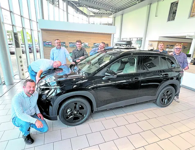 Der neue Skoda Epic: Alle Verkäufer wollen das neue Modell mal anfassen, so gut sieht er aus   | Foto: Autohaus Meyer
