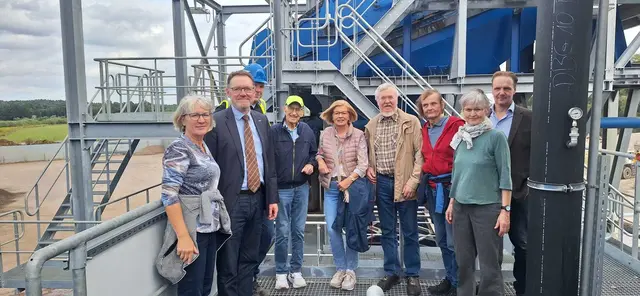Die Mitglieder des Ausschusses für Kreislaufwirtschaft und zur 
Atommüllendlagersuche erhielten Einblicke in die Arbeit der Recyclinganlage ORCA | Foto: LK Harburg