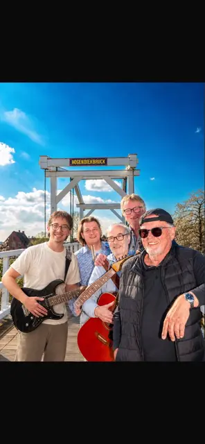 Rock, Pop und Country zum Abschluss: Die Coverband Elbsand sorgt am Abend für Stimmung auf dem Horneburger Herbst- und Pferdemarkt | Foto: Schimkus