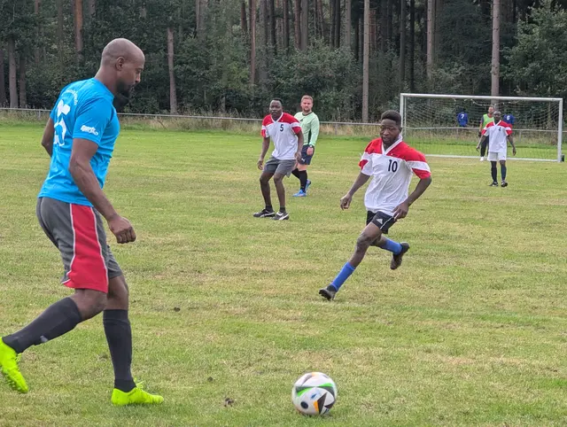 Ein tolles Fußballturnier für Spieler und Zuschauer fand in Tostedt statt | Foto: Karlheinz Kämpker