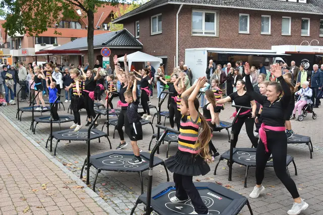 Die Trampolin-Show des MTV Salzhausen riss das Publikum mit | Foto: ce