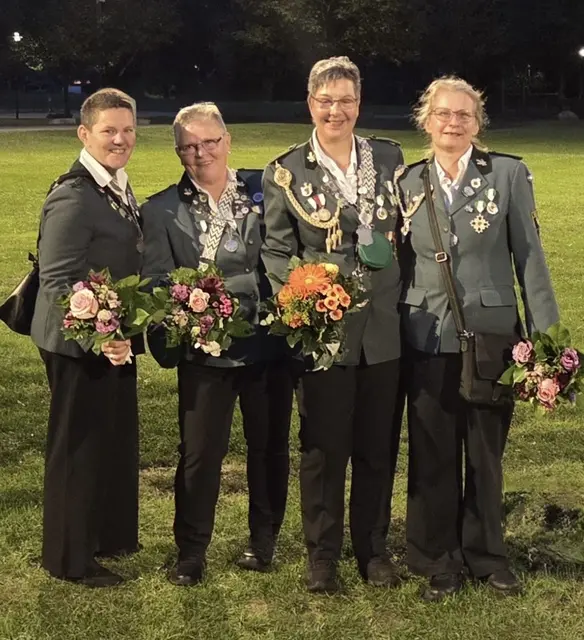Die Damenkönigscrew (v. li.): v.l.: Maike Wintjen, Martina Meier, Jubiläumsdamenkönigin 2026/2027, Silke Kamin, sowie Karin 
Fehling | Foto: Schützenverein Heidenau v. 1925 e.V.