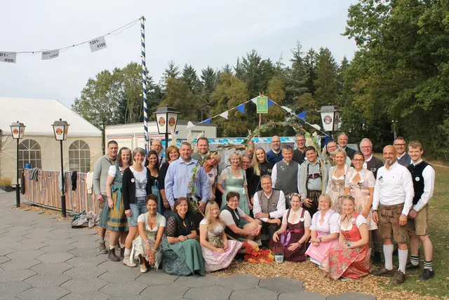 Musik, Maß und gute Laune: Das Oktoberfest bringt jedes Jahr viele Feierfreudige zusammen | Foto: Bernd Meinke