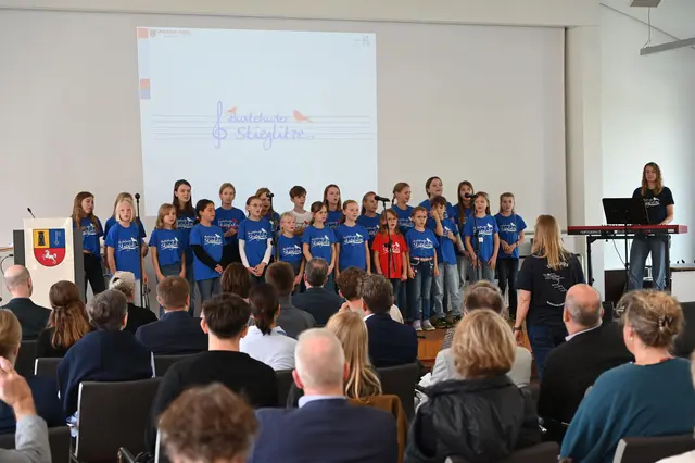 Die Buxtehuder Stieglitze begleiten die Veranstaltung im Stader Kreishaus musikalisch | Foto: Landkreis Stade / Daniel Beneke
