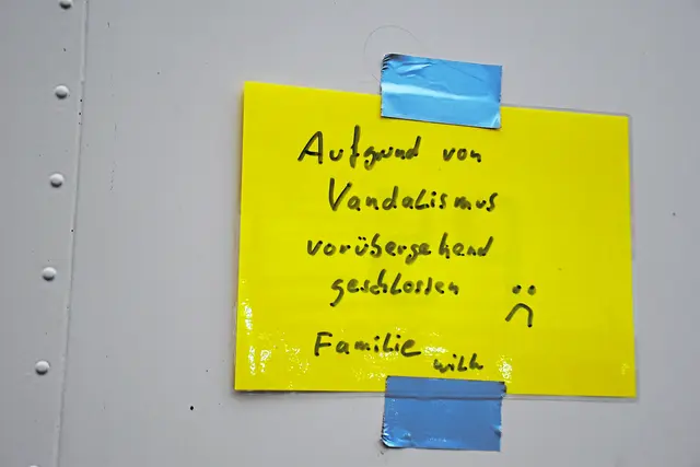 Ein Wagen der Marktbeschicker wurde Opfer von Vandalismus | Foto: Axel-Holger Haase