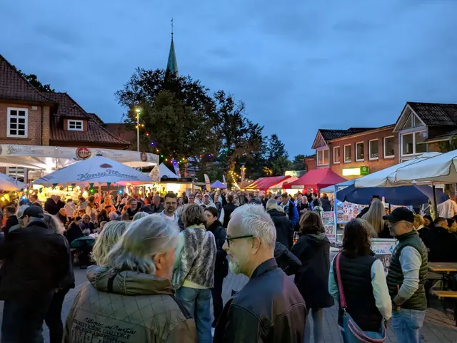 Abendstimmung auf dem Rathausplatz | Foto: André Welle