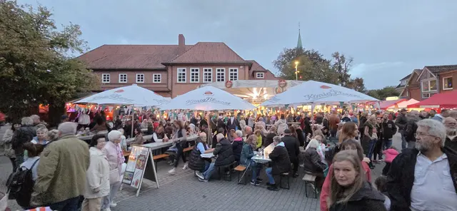 Tolle Stimmung auf dem Rathausplatz | Foto: André Welle