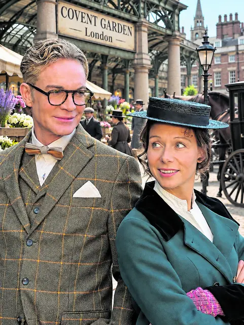 In den Hauptrollen: Dominic-Nathanael Erhart als Prof. Henry Higgins und Levke Groth als Eliza Doolittle | Foto: Nils Schwarzenberg