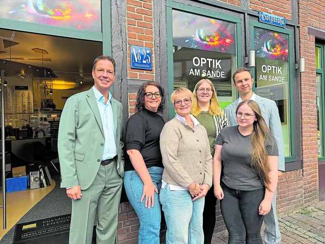 Carsten Bode, Imke Lohse, Anett König, Katharina Bahr, Cheyenne Tiedemann und John Bode | Foto: Optiker Bode
