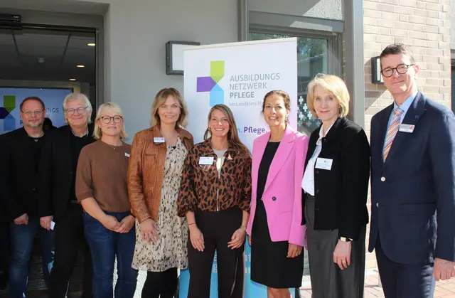 Viele Impulse gab es beim Treffen des Ausbildungsnetzwerks Pflege von (v. li.) André Siebold (BBS Buchholz), der neue Buchholzer BBS-Leiter Manfred Runge, Lena Thielen (Gesundheitsfachschule Buchholz), Lara Paderow, Kreisrätin Ana Cristina Bröcking, Dr. Franziska von Breuning (Geschäftsführerin Krankenhaus) und Thomas Degen (Leiter BBS Winsen) | Foto: Landkreis Harburg