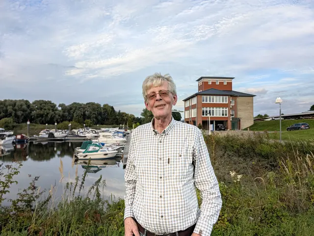 Hermann Vaick ist Eigentümer des größten Teils des Hafens uns sichtlich zufrieden mit seiner Entwicklung und all den Projekten, die sich über die Jahre ergeben haben | Foto: Jan Filter
