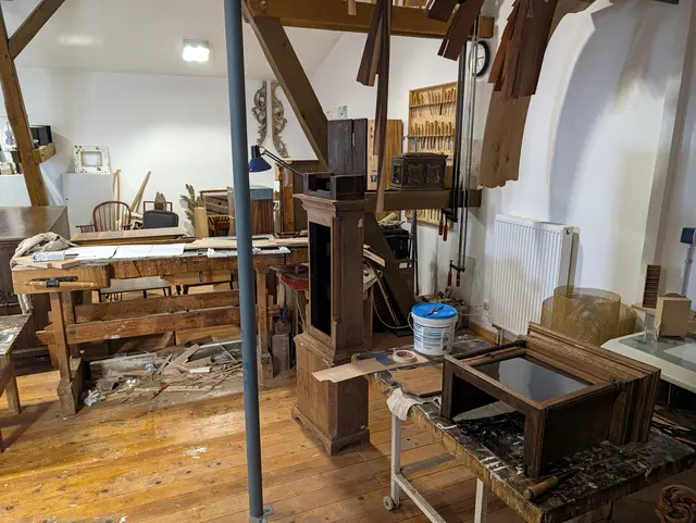 Ein Blick in die Möbeltischlerei von Rebekka Vaick im Inneren des einstigen Schuppens, der heute modern ausgebaut ist | Foto: Jan Filter