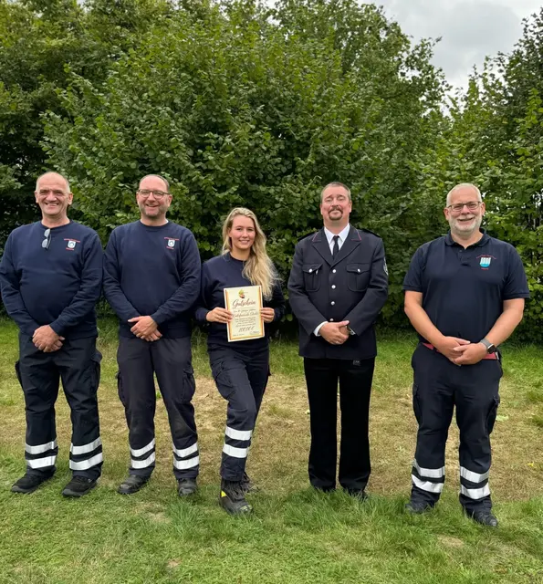 Freuen sich über das gelungene Jubiläum (von links): Christian Rogowski, Alexander Twesten, Lea-Katharina Ehlers, Thomas Ohlsen (1. stellvertretender Kreiskinderfeuerwehrwart) und Stöcktes Ortsbrandmeister Jan-Peter Behr | Foto: FF Stöckte