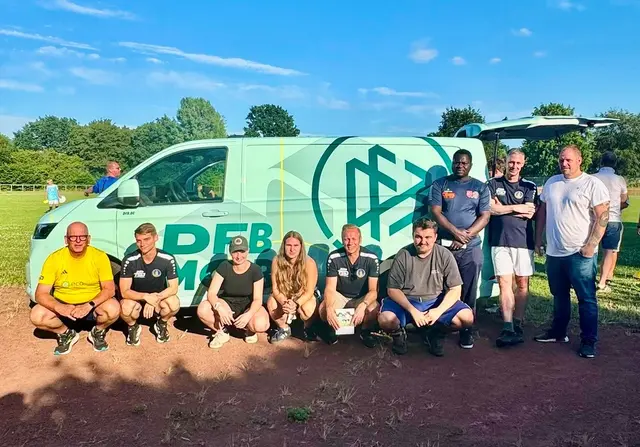 Das DFB-Mobil bringt moderne Trainingsinhalte direkt auf den Platz und unterstützt die Jugendtrainerinnen und -trainer des VfL Maschen bei ihrer Weiterentwicklung | Foto: VfL Maschen