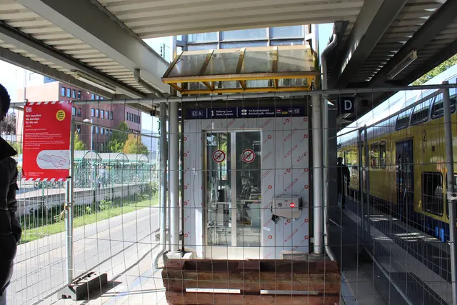 Die Deutsche Bahn will die defekten Aufzüge am Bahnhof Buxtehude noch in diesem Monat in Betrieb nehmen | Foto: sts