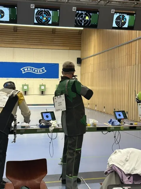Matthias Wübbe beim Schuss mit dem Zimmerstutzen | Foto: Schützenverein Glüsingen
