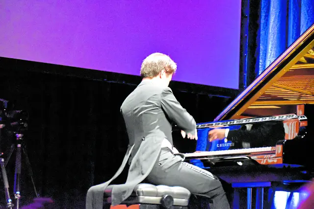 Starpianist Haiou Zhang begeistert mit seinem meisterhaften Spiel das Publikum | Foto: Axel-Holger Haase
