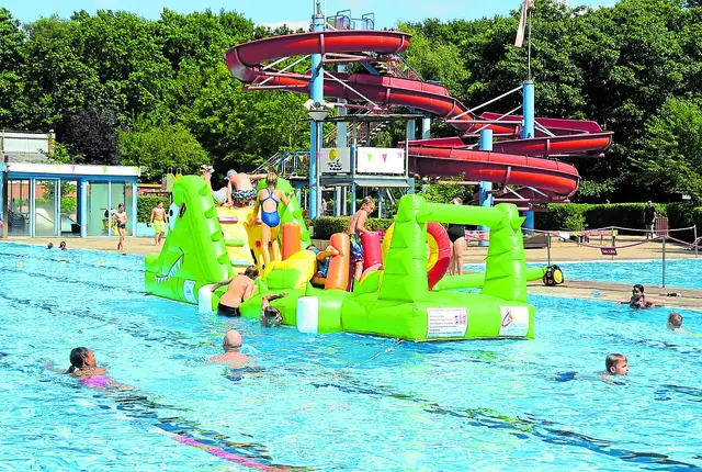 Das Freibad Hollenstedt mit seiner einst von Box-Weltmeister Max Schmeling (†) gesponserten, 70 Meter langen Rutsche ist eines der attraktivsten Bäder der Region  | Foto: Samtgemeinde Hollenstedt