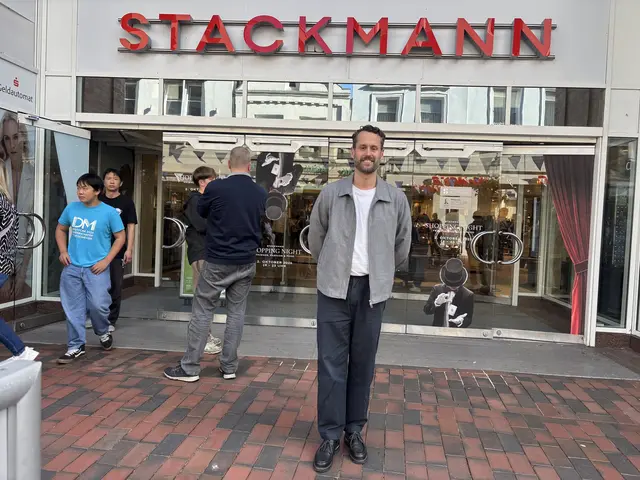 Fabian Stackmann freut sich über die gute Stimmung und die vielen Besucher | Foto: sts