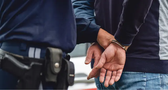 Die beiden Personen wurden in Gewahrsam genommen | Foto: RacleF