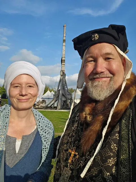Udo Onika (Ruf der Ritter) mit seiner Frau verkörperte Bischof Johann von Grand | Foto: Udo Onika